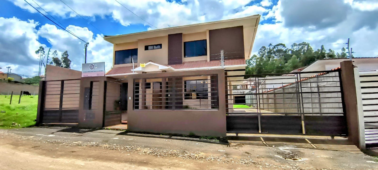 CASA EN VENTA (junto al nuevo hospital)